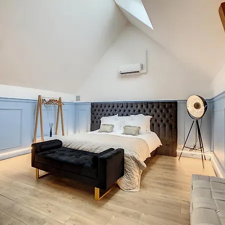 Spa De La Tour Eiffel Bed & Breakfast *